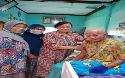 Kegiatan Anjangsana Ke Rumah Mantan Kepala SMPN 4 Wates Dalam Rangka HUT SMPN 4 Wates Ke-66